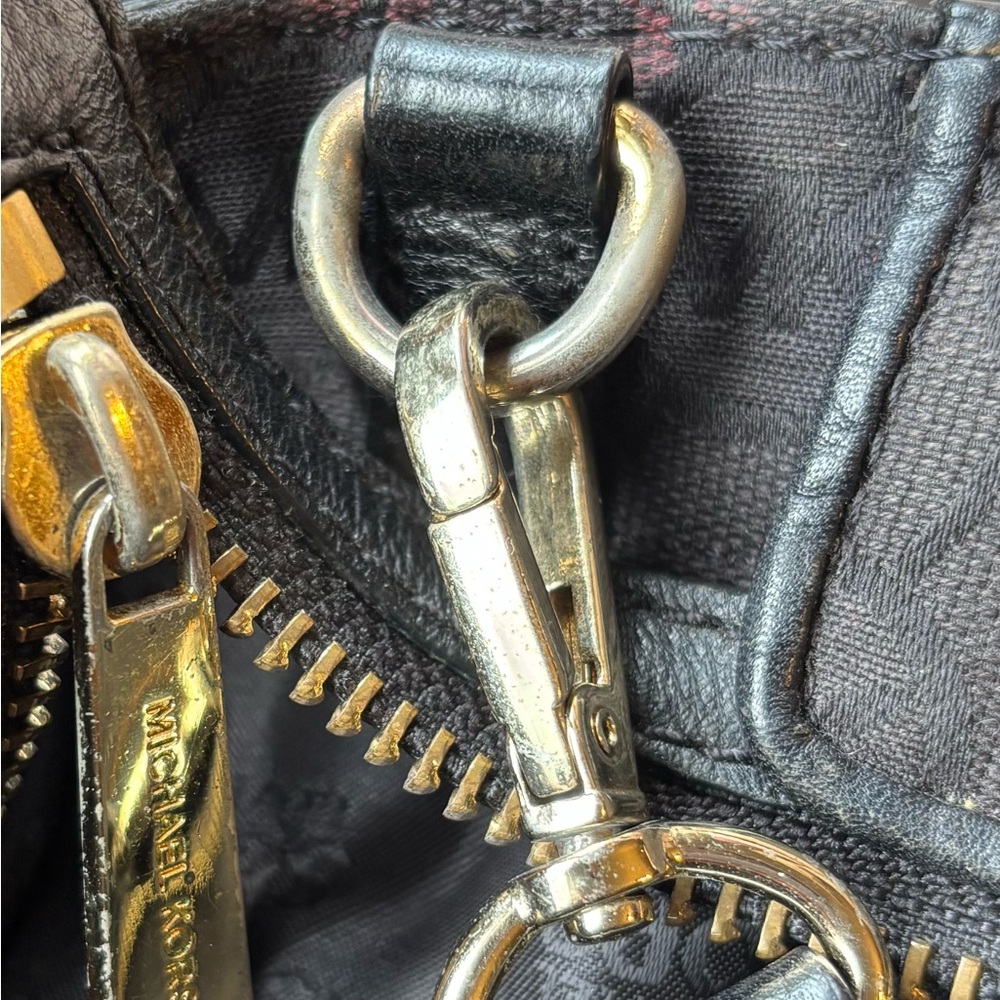 Michael Kors Black and Gold Medium Kingsbury - Picture 5 of 5